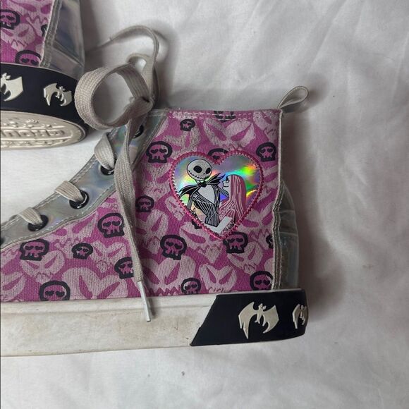 The Nightmare Before Christmas High-Top Girls Sneakers. Size 4. - Picture 4 of 10